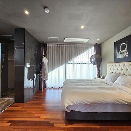 Jeju Hotel Scarboro Сеогвипо Екстериор снимка
