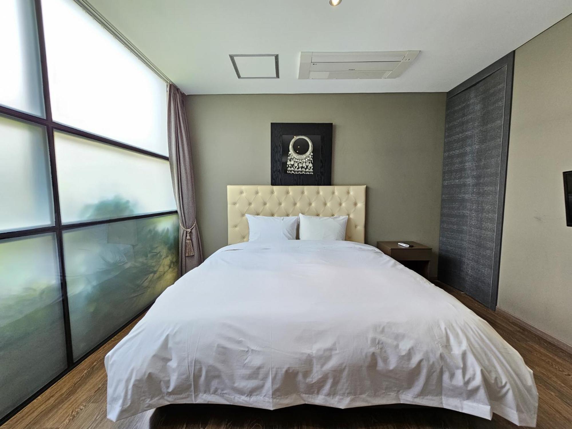 Jeju Hotel Scarboro Сеогвипо Екстериор снимка