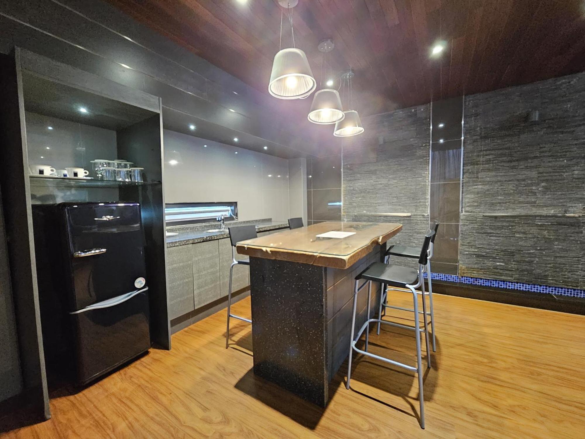 Jeju Hotel Scarboro Сеогвипо Екстериор снимка