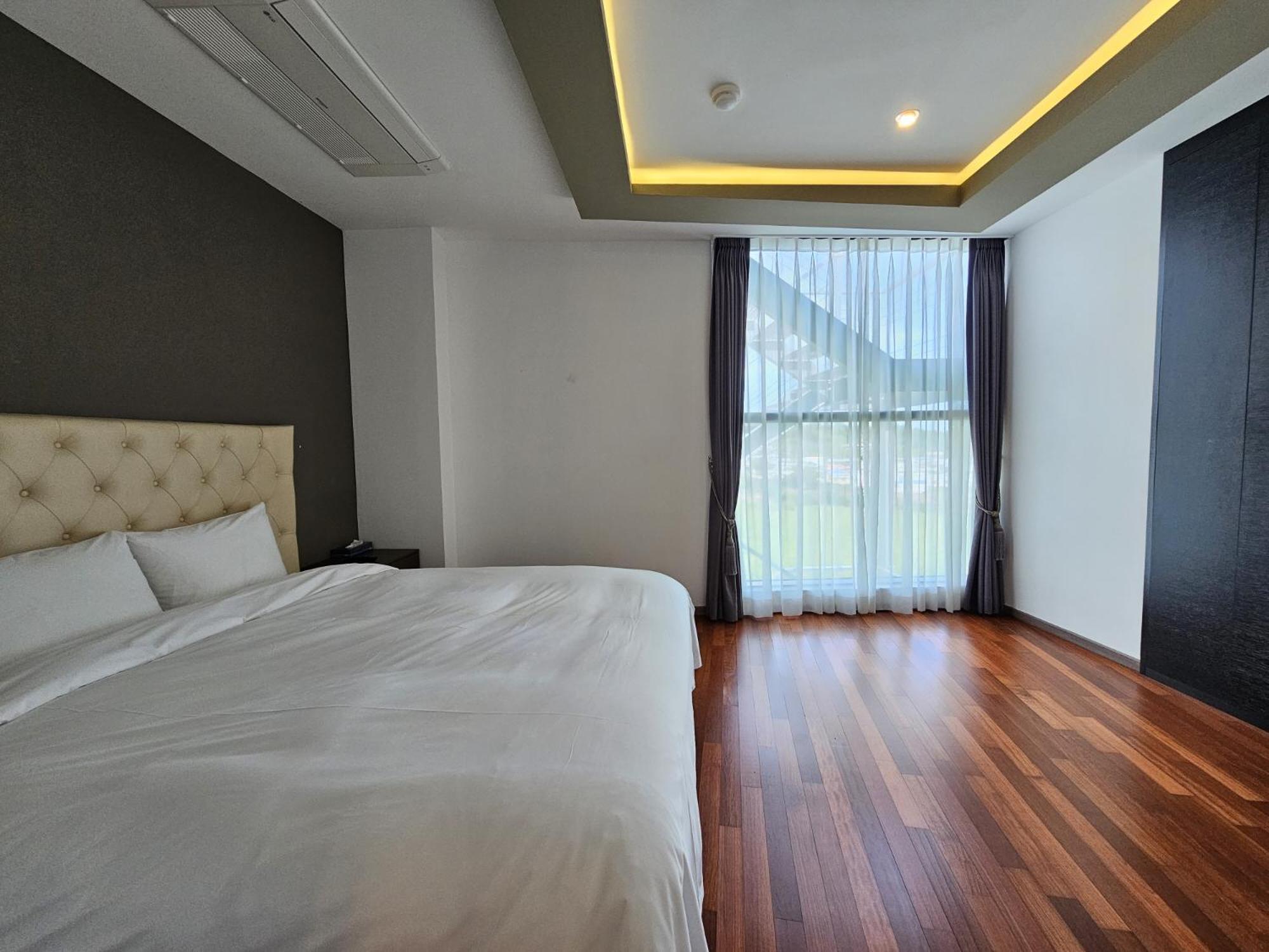 Jeju Hotel Scarboro Сеогвипо Екстериор снимка