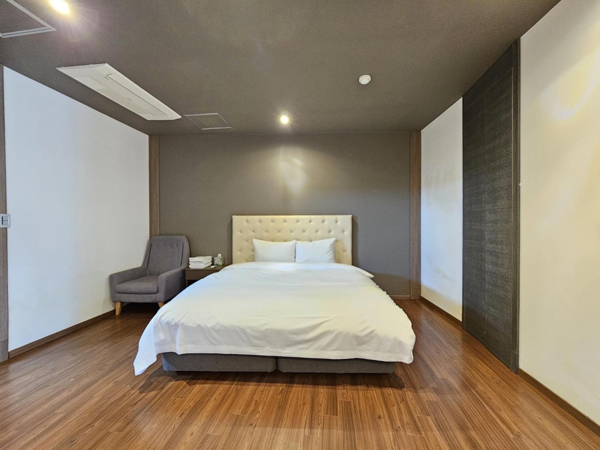Jeju Hotel Scarboro Сеогвипо Екстериор снимка