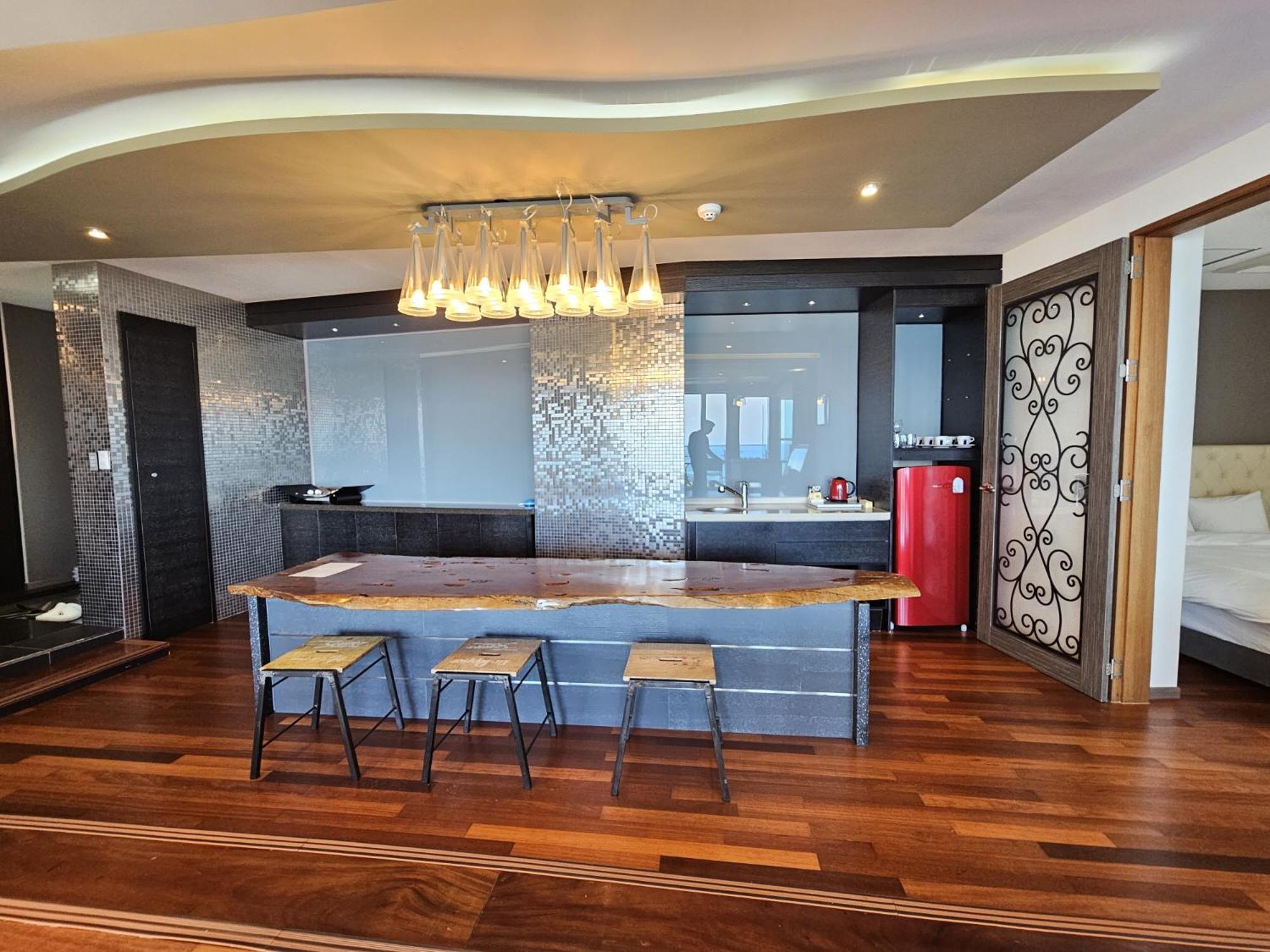 Jeju Hotel Scarboro Сеогвипо Екстериор снимка