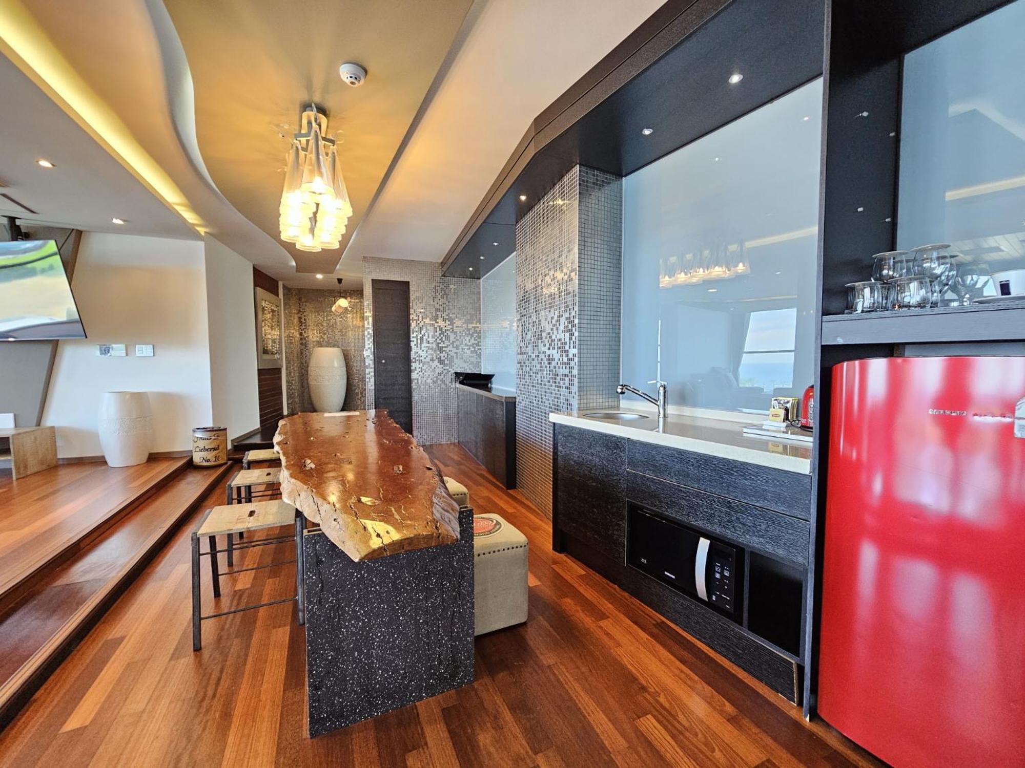 Jeju Hotel Scarboro Сеогвипо Екстериор снимка