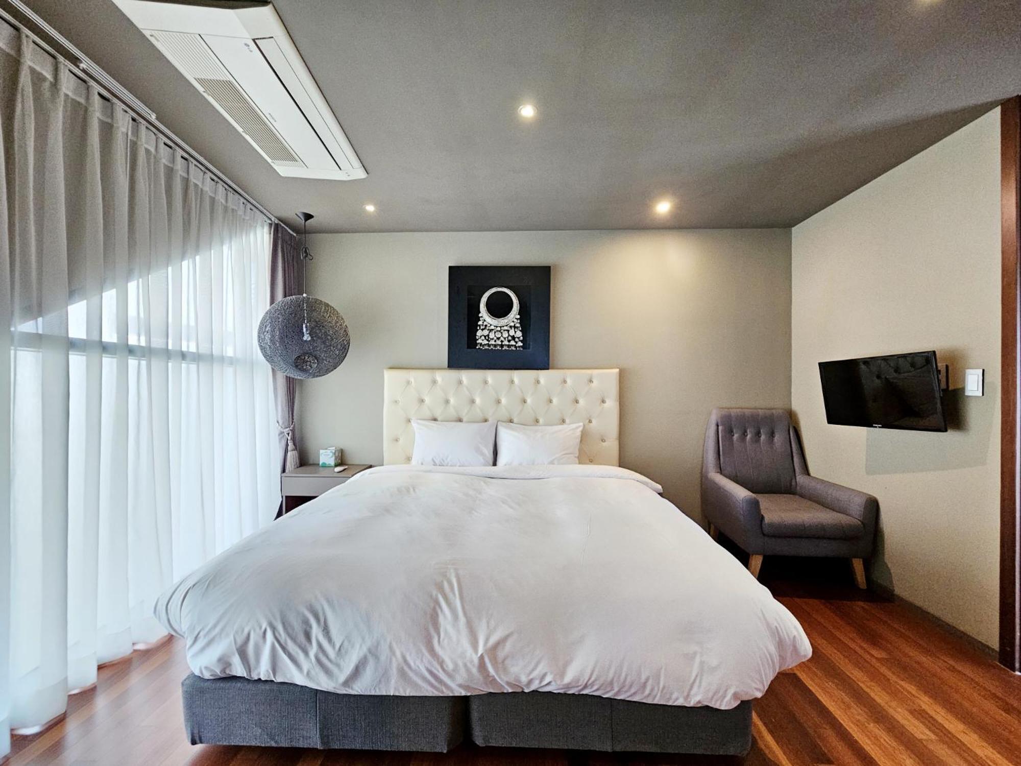 Jeju Hotel Scarboro Сеогвипо Екстериор снимка